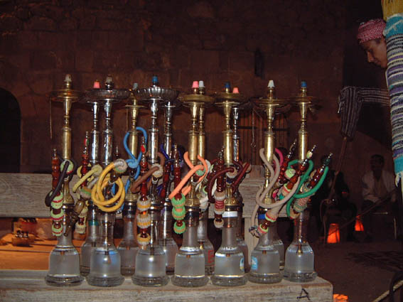 Die Shishas werden vorbereitet